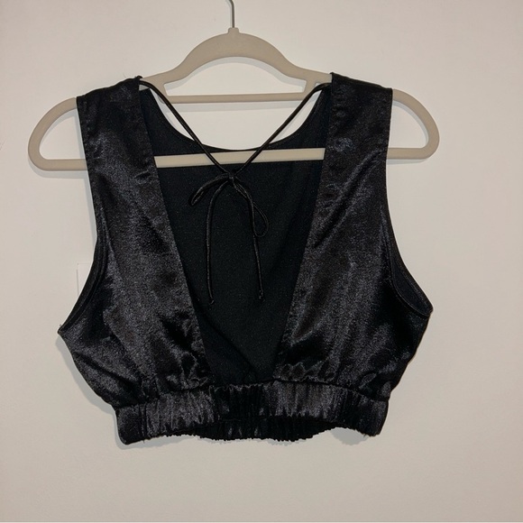 Double Zero Looking Back Opened Back Cropped Top - Picture 2 of 4